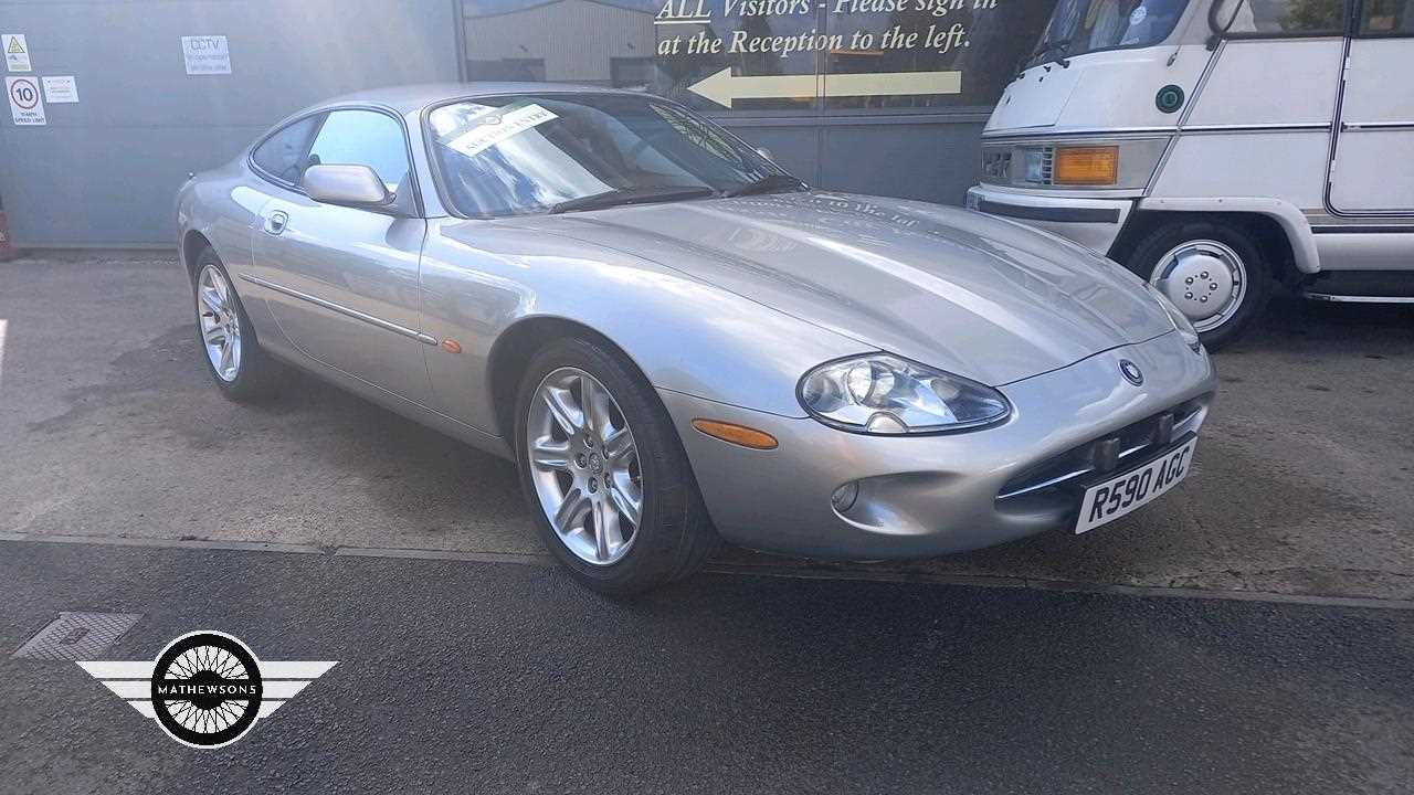 Lot 698 - 1998 JAGUAR XK8 COUPE AUTO