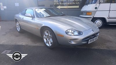 Lot 194 - 1998 JAGUAR XK8 COUPE AUTO