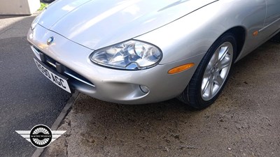 Lot 698 - 1998 JAGUAR XK8 COUPE AUTO