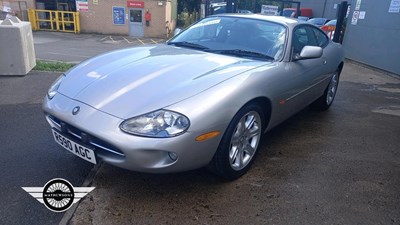 Lot 194 - 1998 JAGUAR XK8 COUPE AUTO