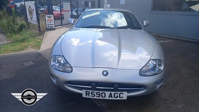 Lot 194 - 1998 JAGUAR XK8 COUPE AUTO