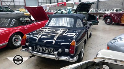 Lot 210 - 1972 MG B