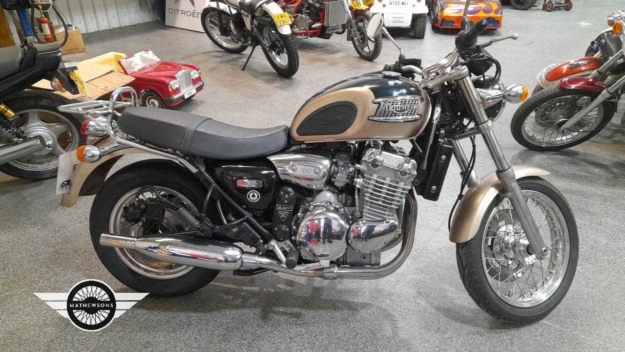 Lot 218 - 1999 TRIUMPH THUNDERBIRD