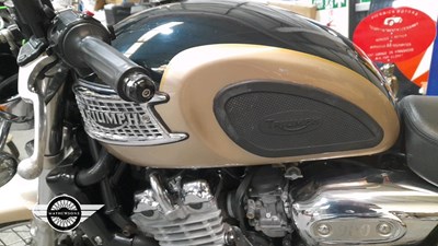 Lot 218 - 1999 TRIUMPH THUNDERBIRD