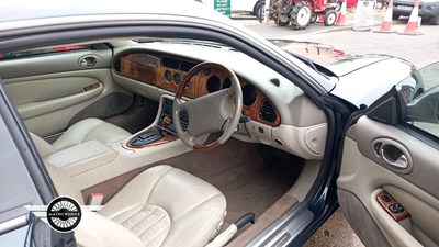 Lot 280 - 1999 JAGUAR XK8 COUPE AUTO