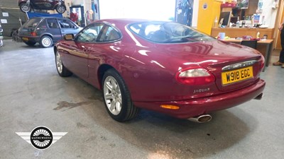 Lot 284 - 2000 JAGUAR XK8 COUPE AUTO