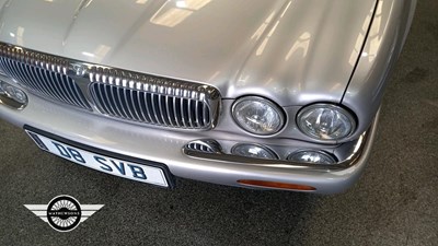 Lot 310 - 2000 DAIMLER SUPER V8 AUTO