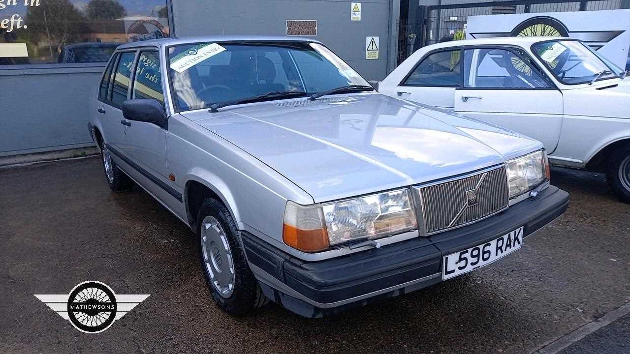 Lot 366 - 1993 VOLVO 940 S TURBO AUTO