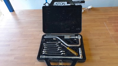 Lot 517 - JAGUAR TOOL KIT