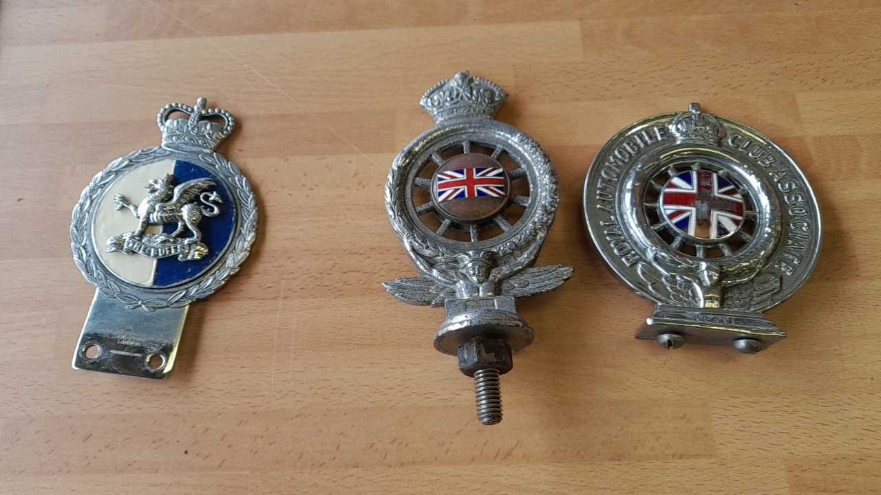 Lot 709 - CAR/BONNET BADGES