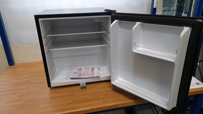 Lot 739 - COUNTER TOP FRIDGE