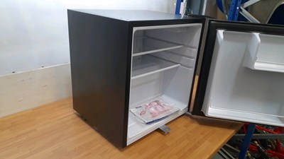 Lot 739 - COUNTER TOP FRIDGE