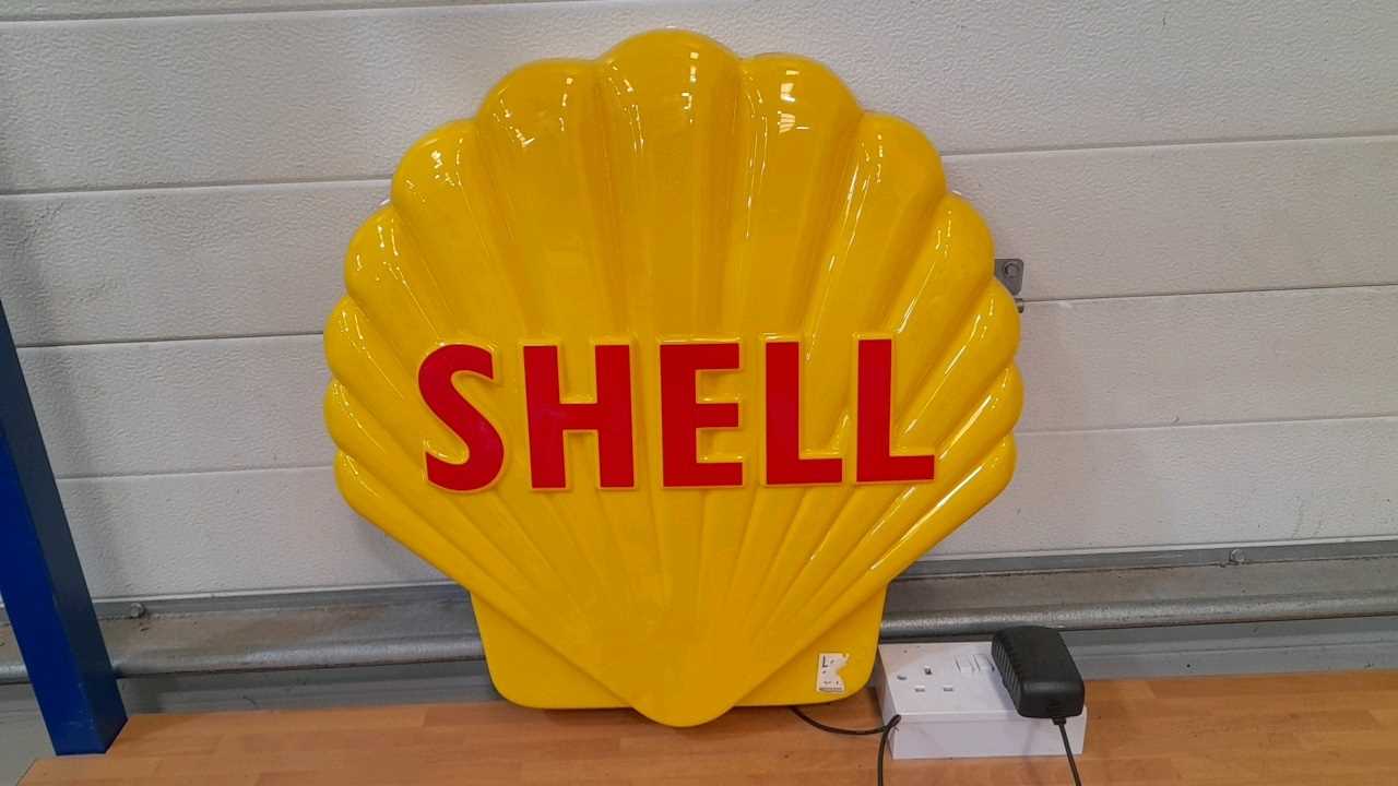 Lot 393 - SHELL PLASTIC LIGHT UP SIGN 20