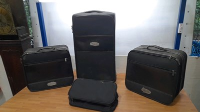 Lot 567 - SET OF 4 ROADSTERBAG LUGGAGE