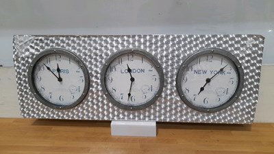 Lot 811 - TIME ZONE CLOCKS