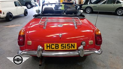 Lot 670 - 1975 MG B