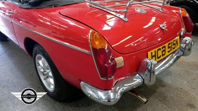 Lot 670 - 1975 MG B