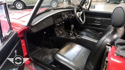 Lot 670 - 1975 MG B