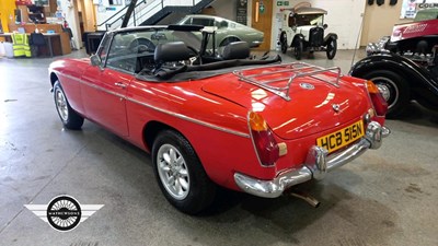 Lot 670 - 1975 MG B