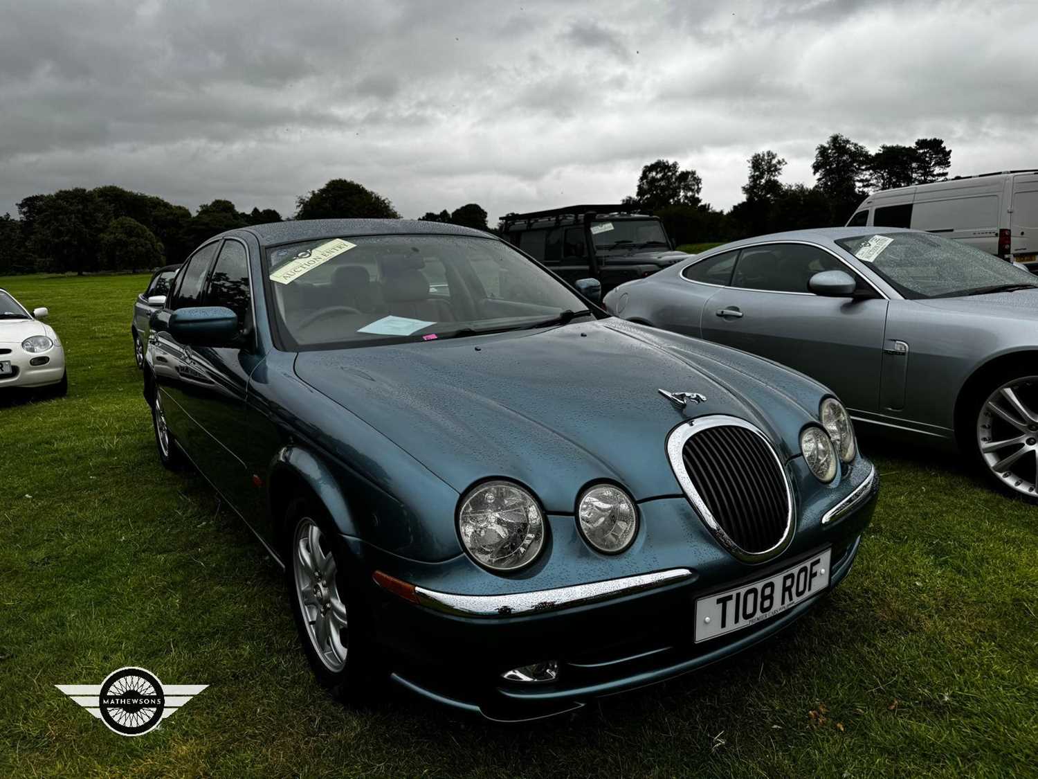 Lot 798 - 1999 JAGUAR S-TYPE V6 AUTO