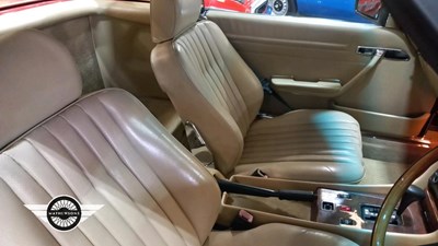 Lot 730 - 1989 MERCEDES 300 SL AUTO