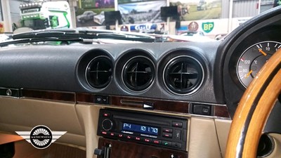 Lot 730 - 1989 MERCEDES 300 SL AUTO