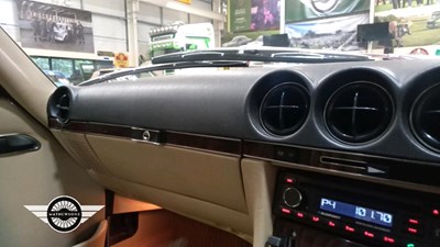 Lot 730 - 1989 MERCEDES 300 SL AUTO