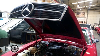 Lot 730 - 1989 MERCEDES 300 SL AUTO