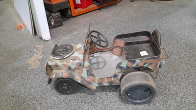 Lot 869 - CAMOUFLAGE ELECTRIC JEEP