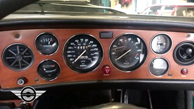 Lot 694 - 1974 TRIUMPH STAG AUTO