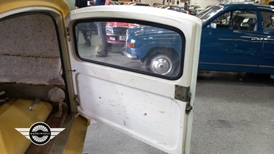 Lot 820 - 1971 RELIANT SUPER VAN 3