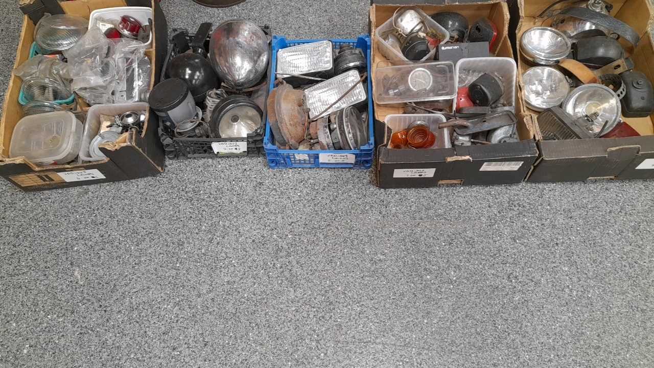 Lot 109 - 5 X BOXES OF VARIOUS LAMPS