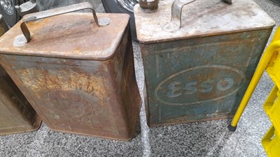 Lot 167 - 4x GALLON PETROL CANS & STORAGE UNIT