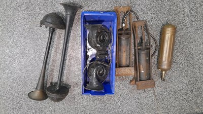 Lot 477 - SELECTION OF FOOT PUMPS,CAR HORNS & A FIRE EXTINGUISHER