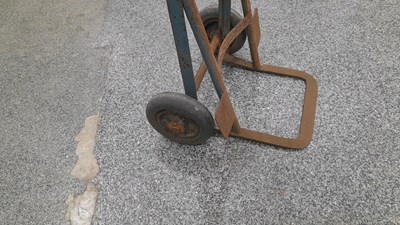 Lot 885 - SACK BARROW WITH RUBBER WHEELS