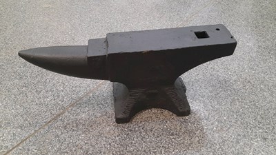 Lot 843 - SMALL  BLACKSMITH ANVIL