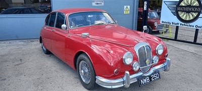 Lot 395 - 1966 DAIMLER V8 250