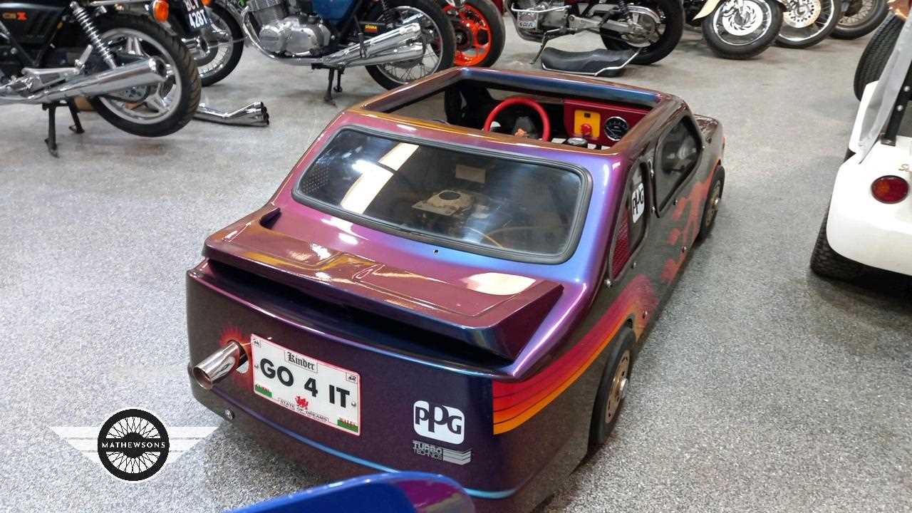 Lot 68 CHILDRENS SCALE TOM CRUISE, DAYS OF THUNDER