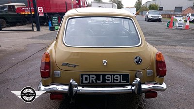 Lot 12 - 1972 MG B GT