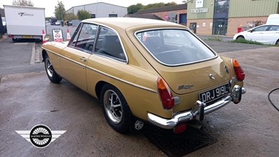 Lot 12 - 1972 MG B GT