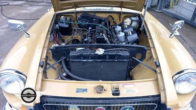 Lot 12 - 1972 MG B GT