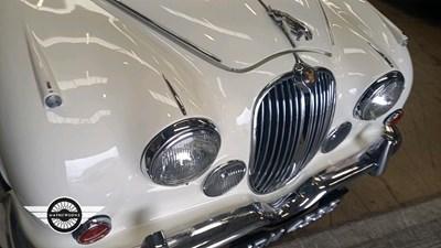 Lot 844 - 1969 JAGUAR 2.4/240