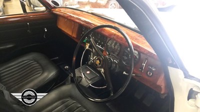 Lot 844 - 1969 JAGUAR 2.4/240