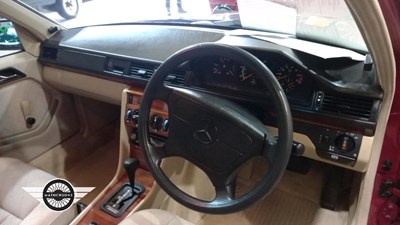 Lot 344 - 1993 MERCEDES E200 AUTO