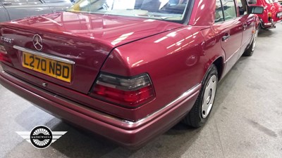 Lot 344 - 1993 MERCEDES E200 AUTO