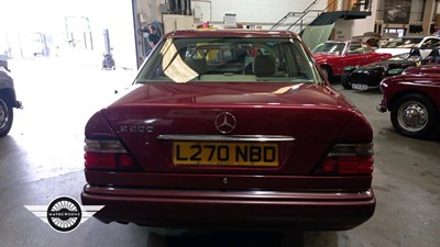 Lot 344 - 1993 MERCEDES E200 AUTO