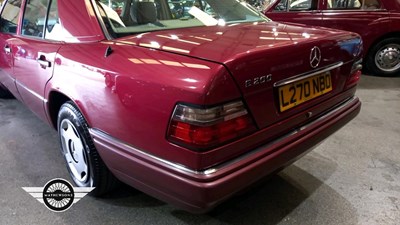 Lot 344 - 1993 MERCEDES E200 AUTO