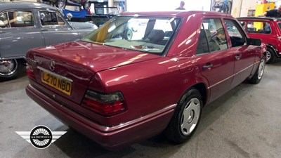 Lot 344 - 1993 MERCEDES E200 AUTO