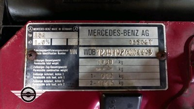 Lot 344 - 1993 MERCEDES E200 AUTO