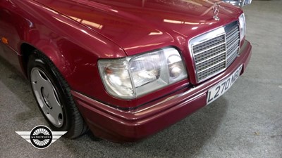 Lot 344 - 1993 MERCEDES E200 AUTO